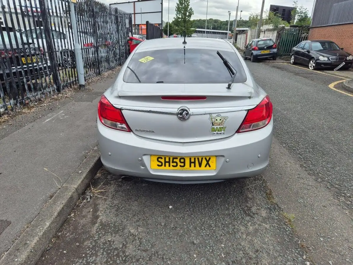 2009-vauxhall-insignia-18-sri-hatchback-5d-big-2
