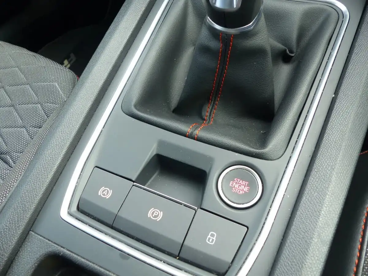 2020-seat-leon-15-tsi-evo-fr-130ps-hatchback-big-16