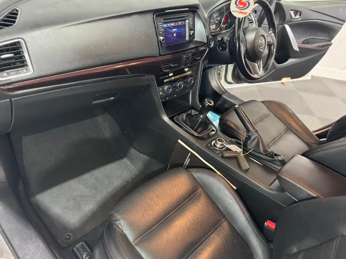 2014-mazda-mazda6-22td-sport-150ps-nav-tourer-5d-big-17