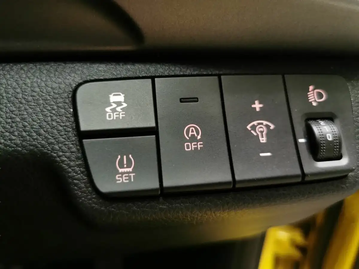 2021-kia-stonic-10-t-gdi-connect-dct-big-28