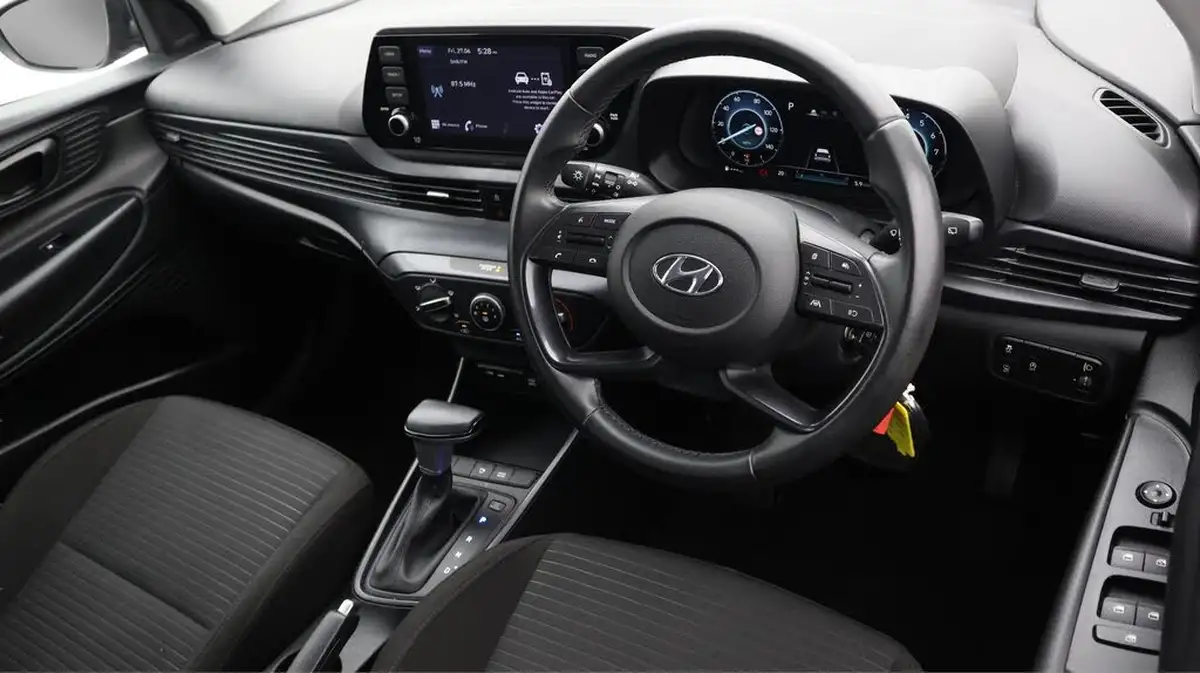 2022-hyundai-i20-10-t-gdi-se-connect-dct-big-9