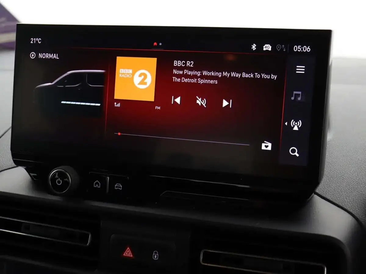 2024-vauxhall-combo-life-e-design-xl-big-18