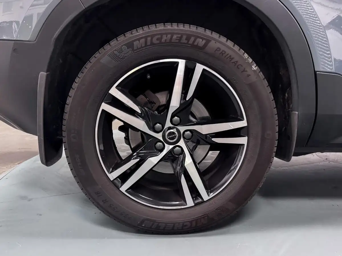 2023-volvo-xc40-20-b3-plus-big-50