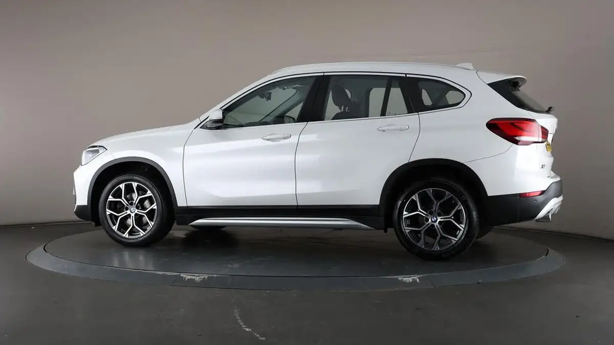 2021-bmw-x1-20td-sdrive18d-xline-big-78