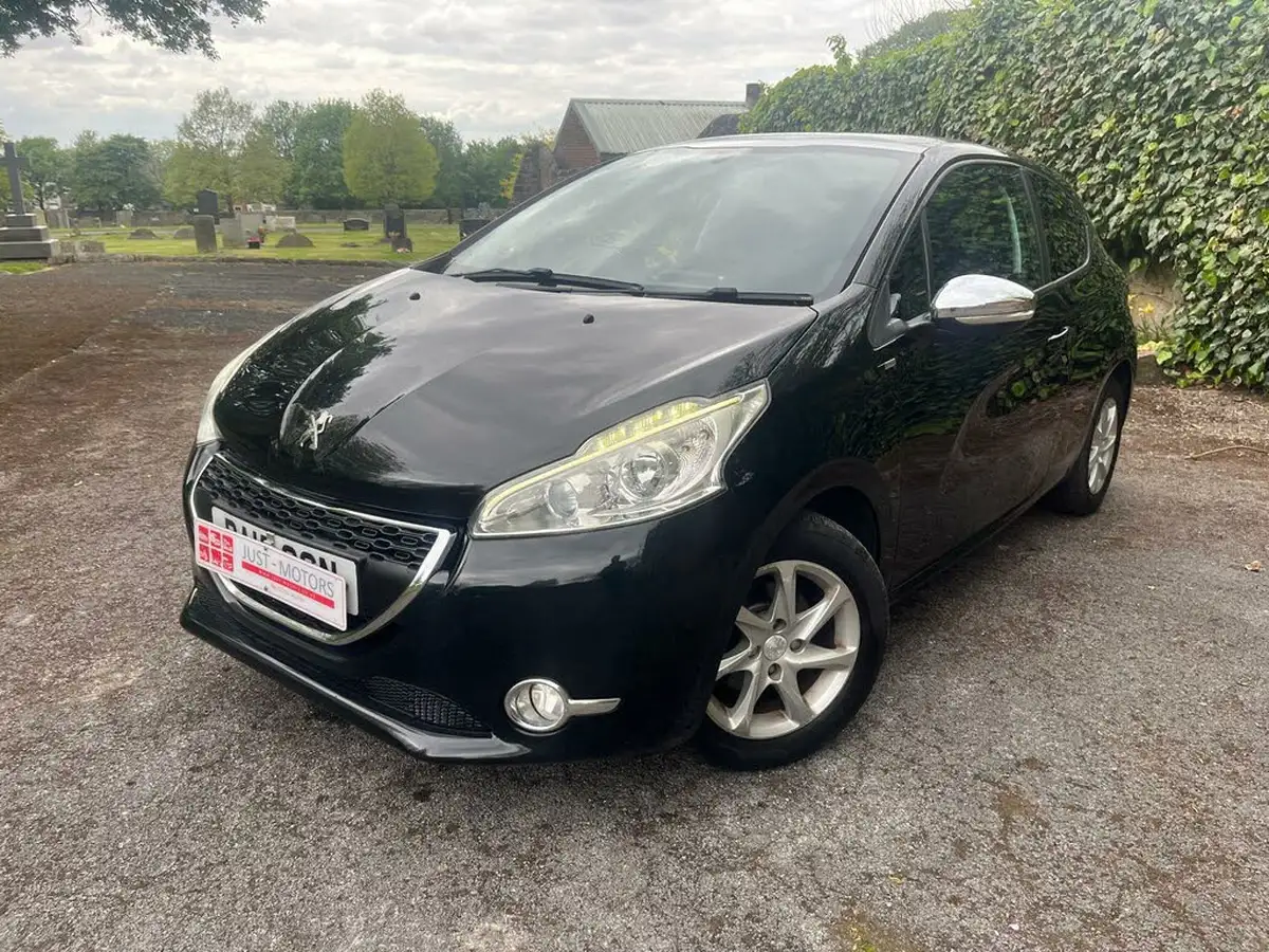 2015-peugeot-208-12-style-puretech-3d-big-47