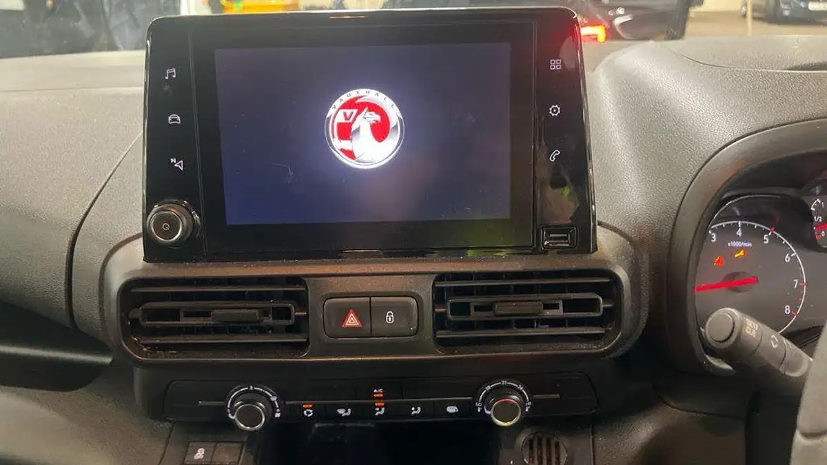 2019-vauxhall-combo-15cdti-sportive-2300-16v-100pseu6dt-l1h1-panel-big-6