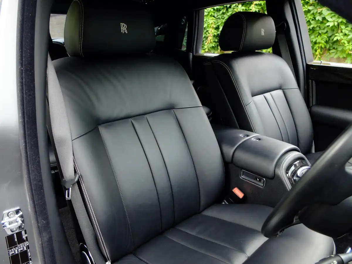 2016-rolls-royce-phantom-67-coupe-2d-big-10