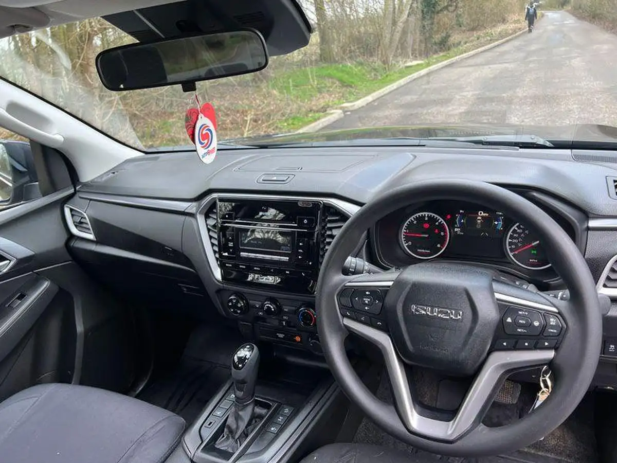 2024-isuzu-d-max-19td-dl20-double-auto-big-13