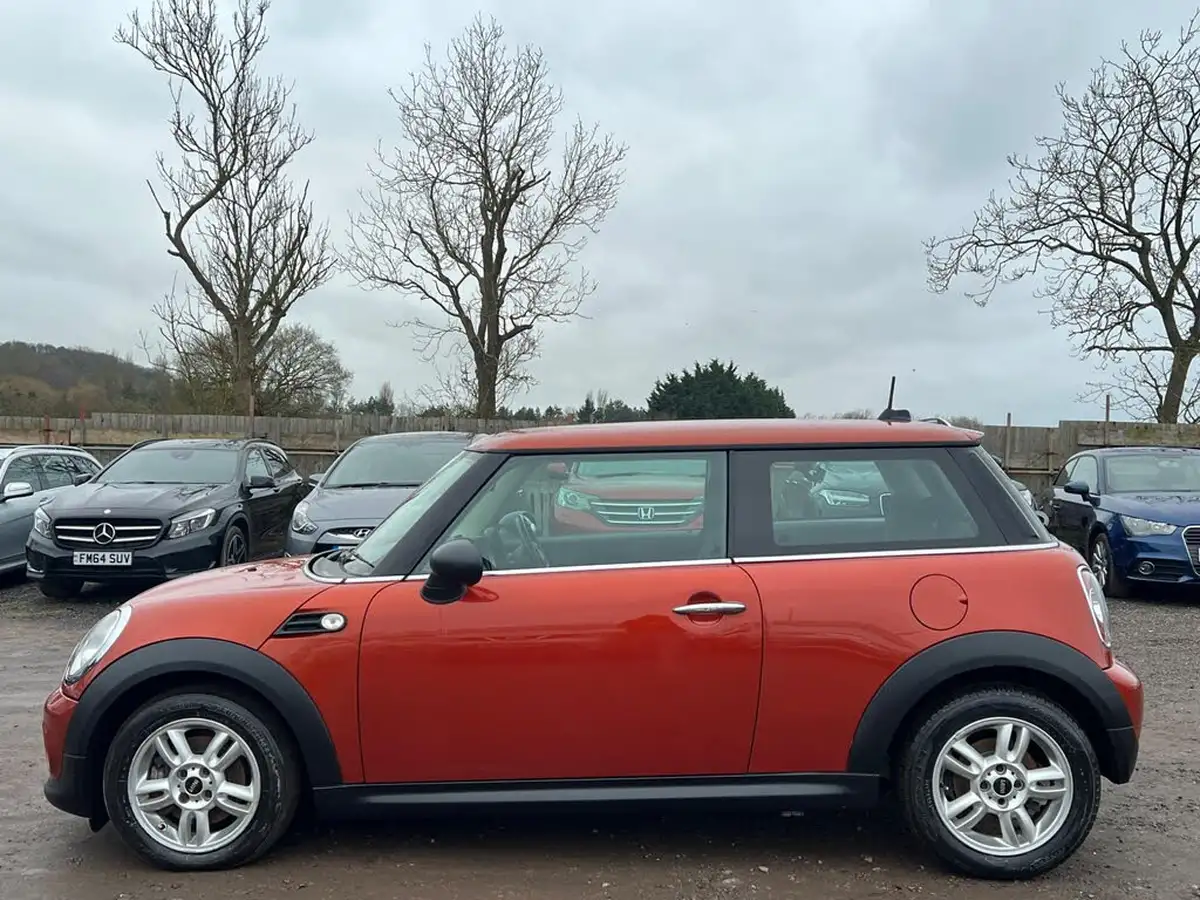 2010-mini-cooper-16-one-98bhp-hatchback-3d-big-4