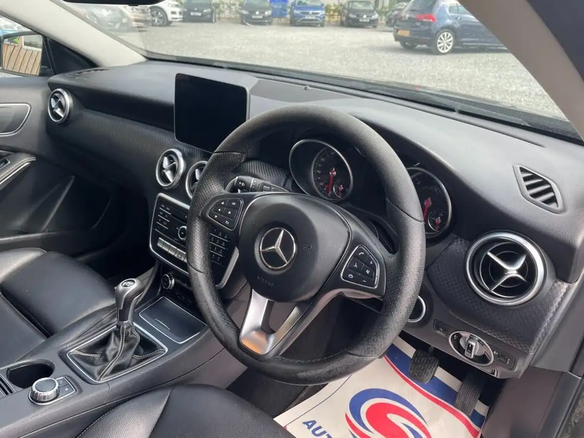2017-mercedes-benz-a-class-15d-a180d-sport-ss-big-8