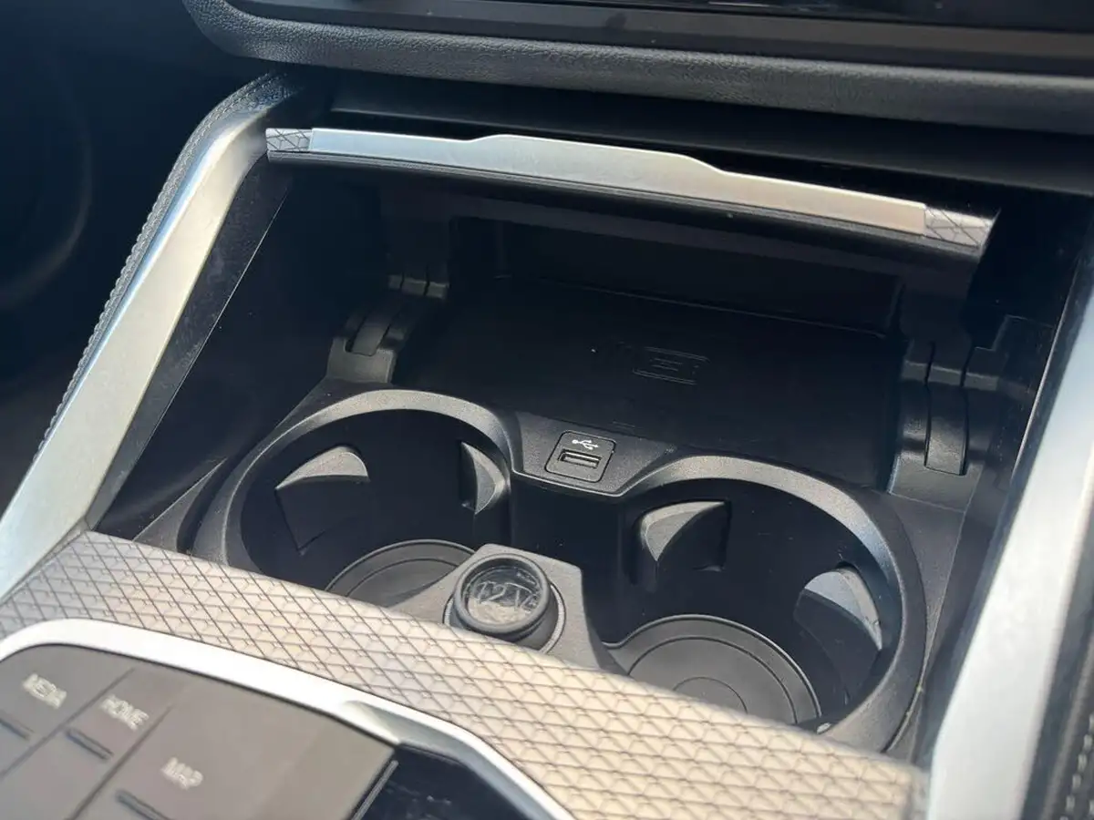 2025-bmw-i4-e-m50-big-46