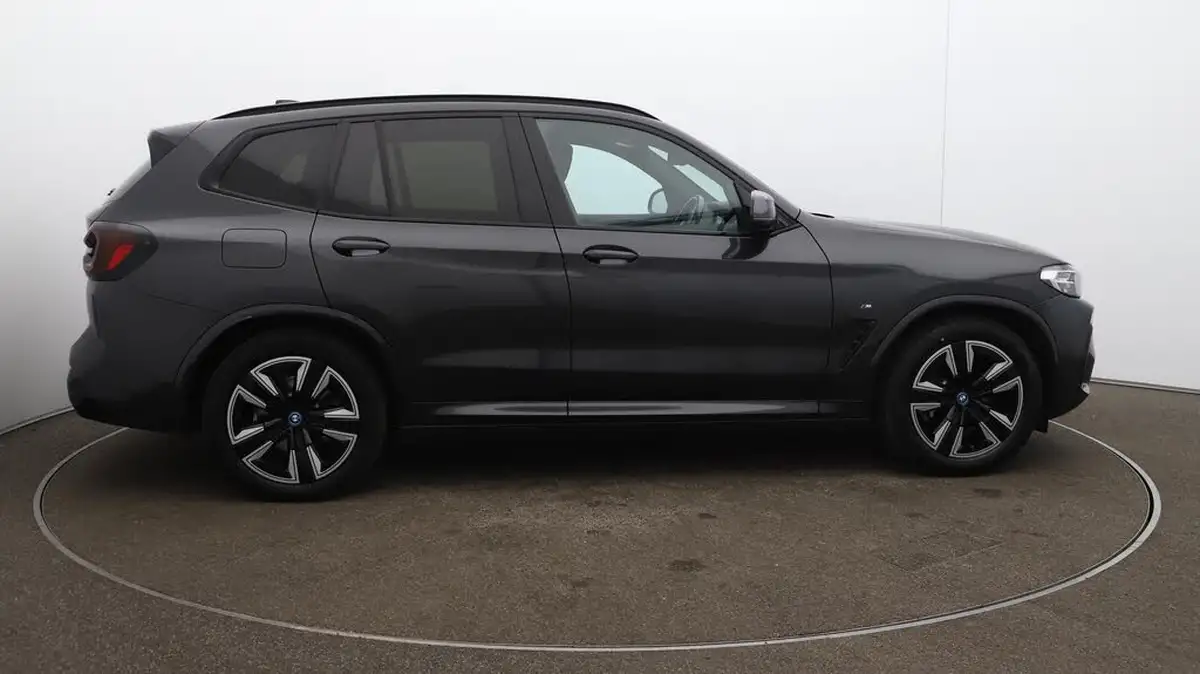 2022-bmw-ix3-e-m-sport-big-54