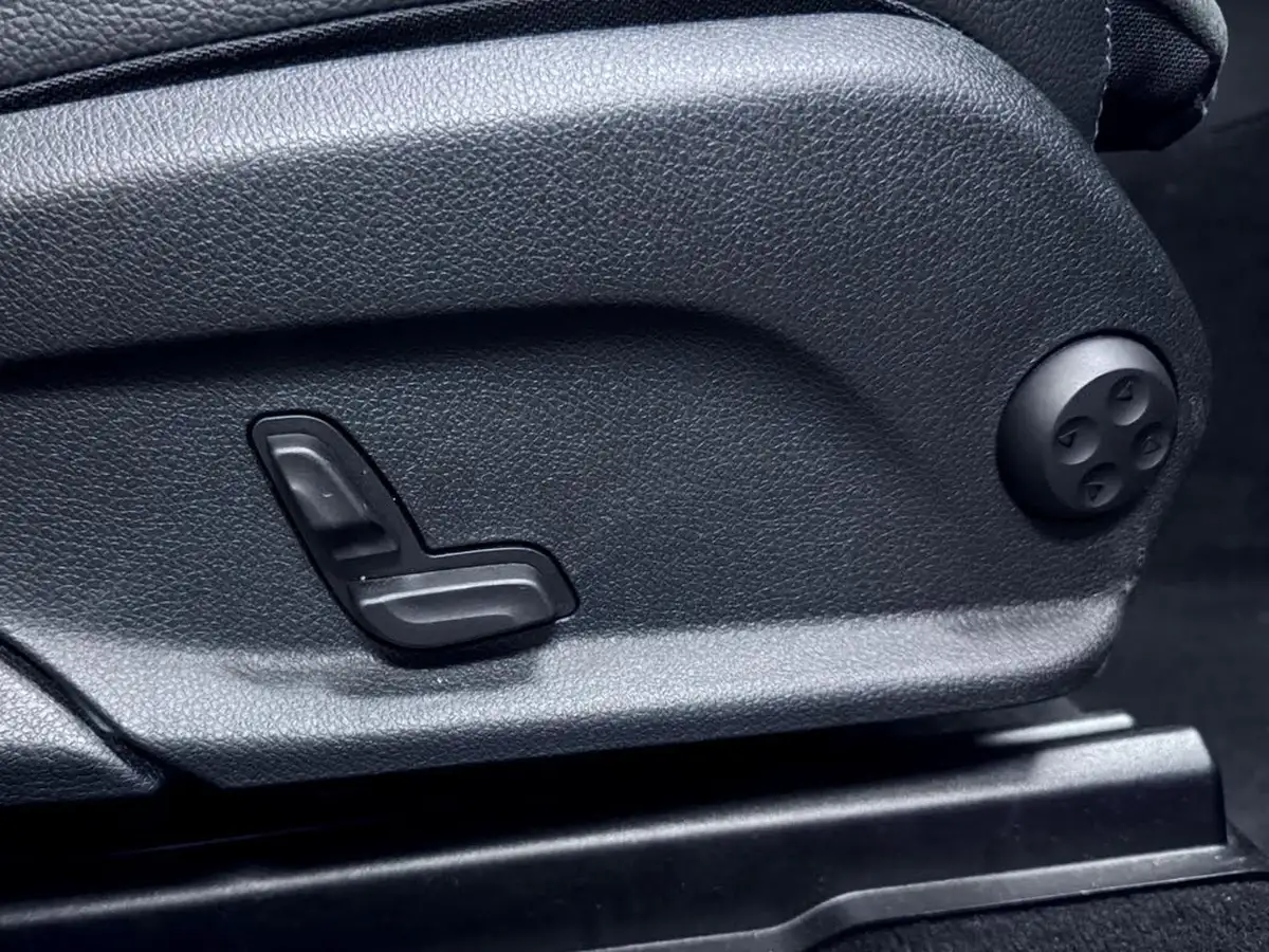 2021-mercedes-benz-glc-class-20d-glc220d-amg-line-station-wagon-5d-1950cc-4matic-plus-big-27