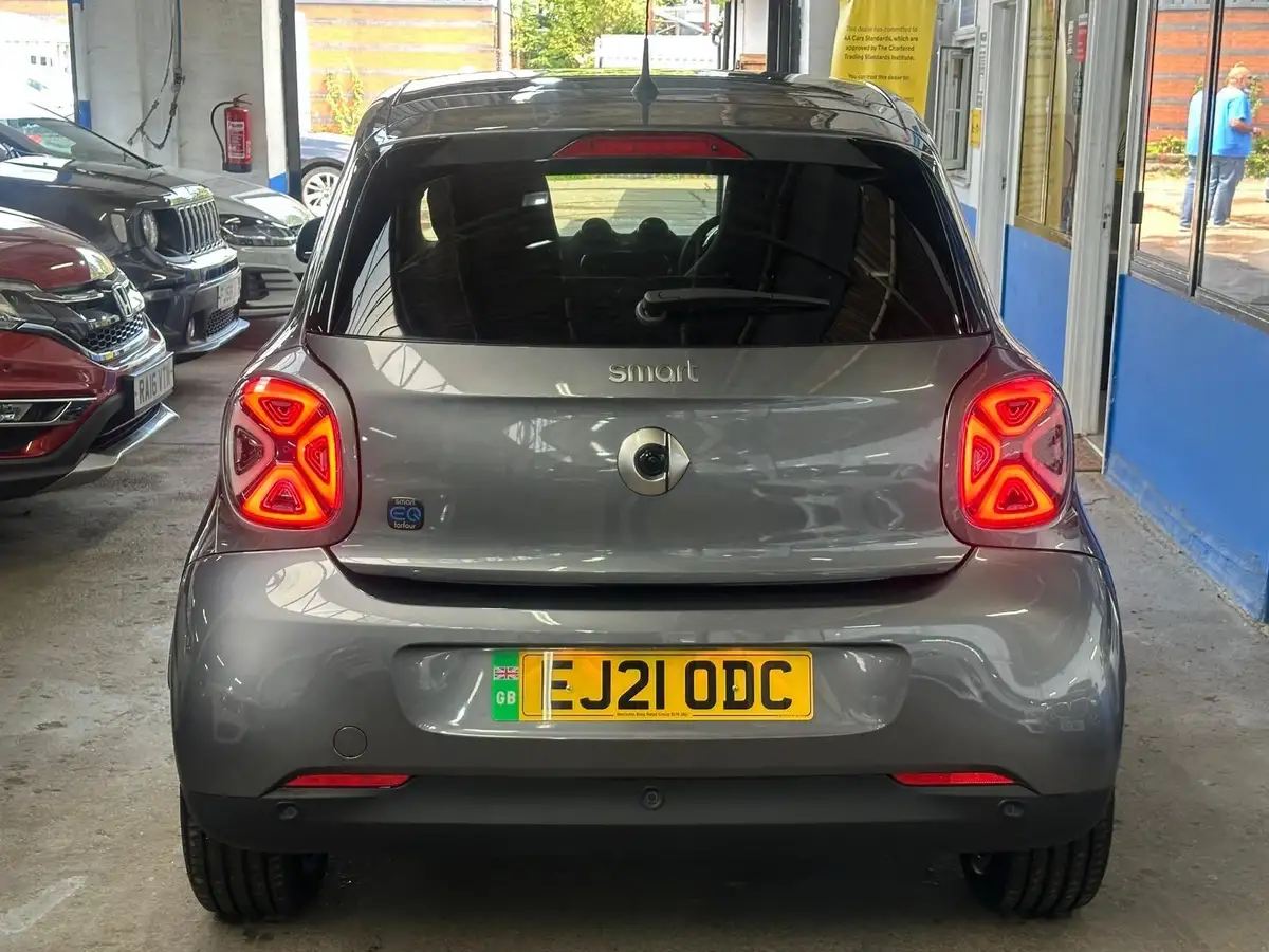2021-smart-forfour-eq-exclusive-big-24