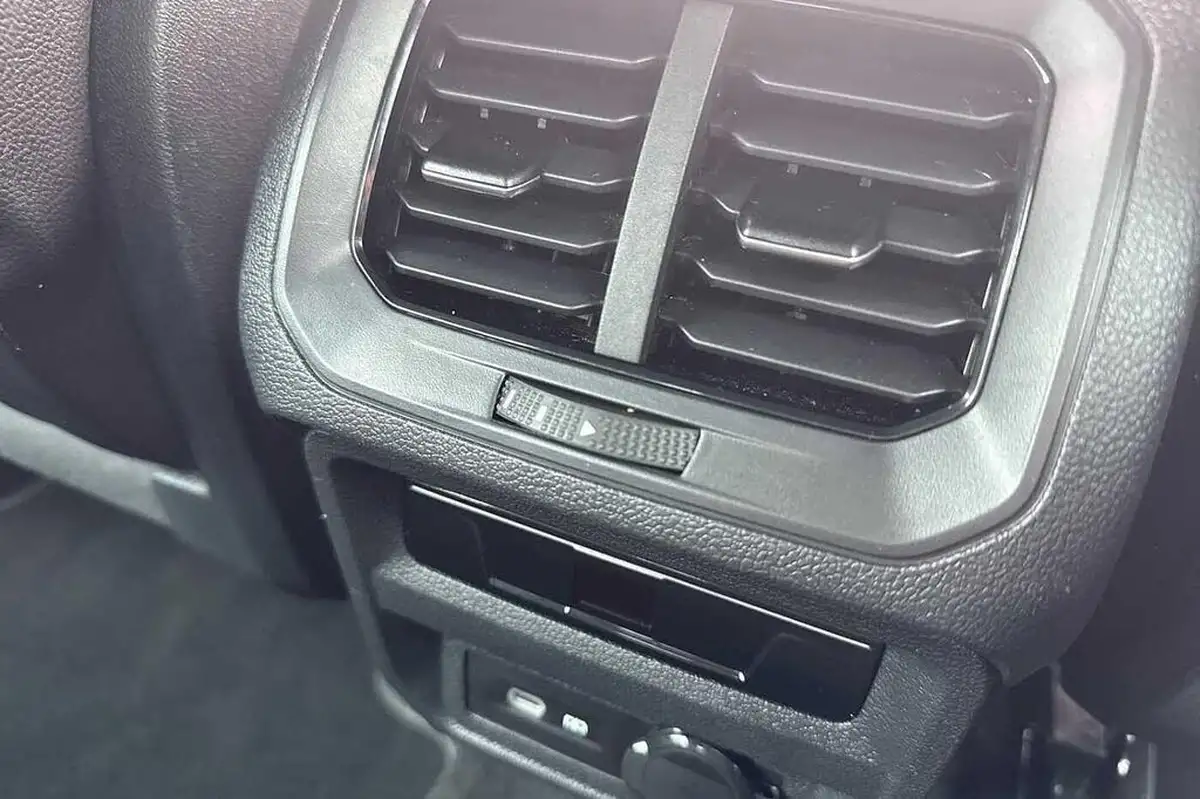 2023-volkswagen-tiguan-15-tsi-r-line-edition-big-23