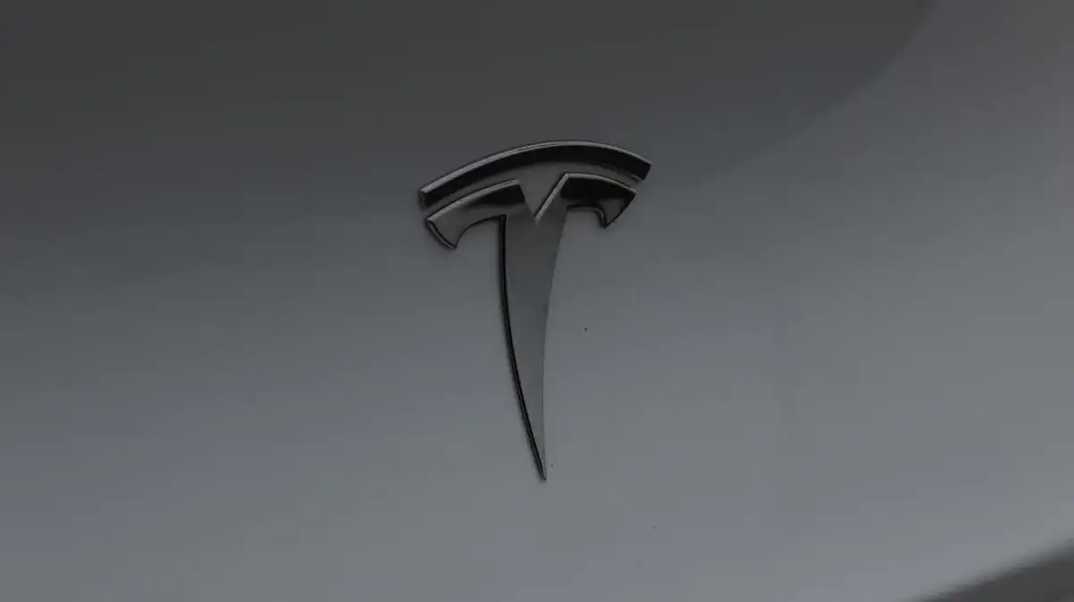 2022-tesla-model-y-e-long-range-big-20
