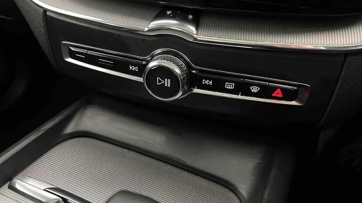 2023-volvo-xc60-20-b5-plus-big-45