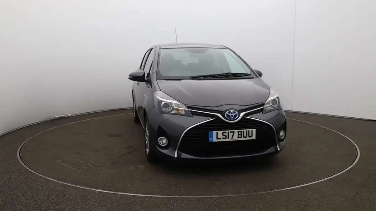 2017-toyota-yaris-15-vvt-i-icon-hybrid-big-41
