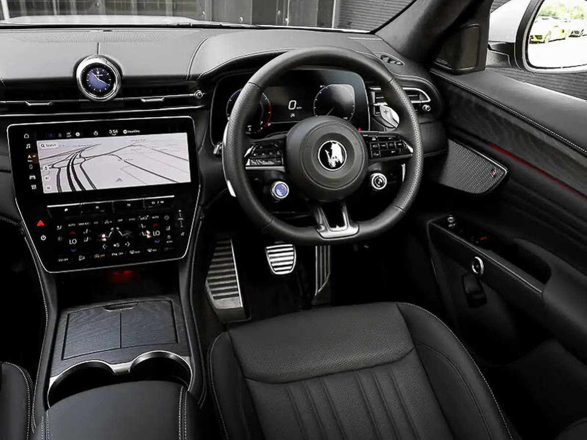 2025-maserati-grecale-20-modena-sport-big-11