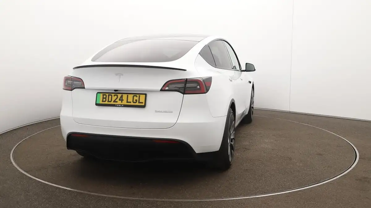 2024-tesla-model-y-e-performance-big-55