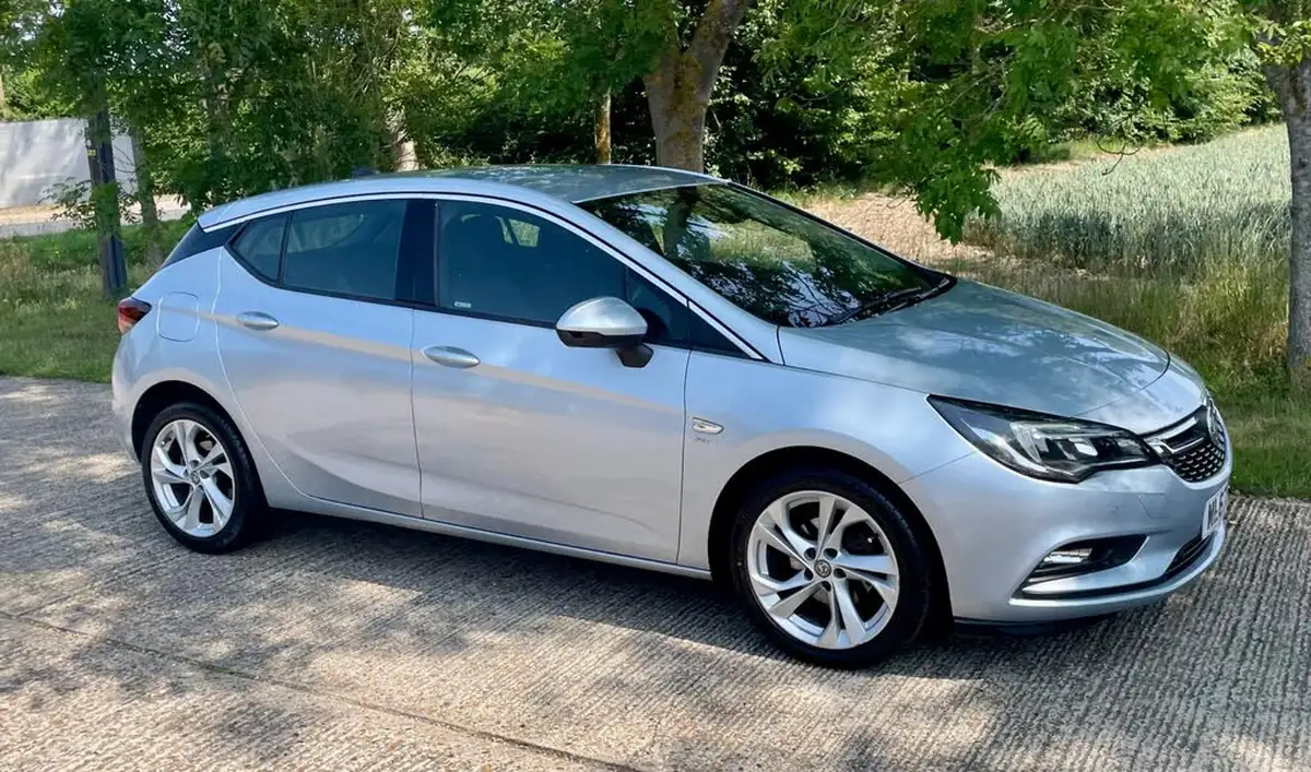 2017-vauxhall-astra-16cdti-sri-110ps-hatchback-big-9
