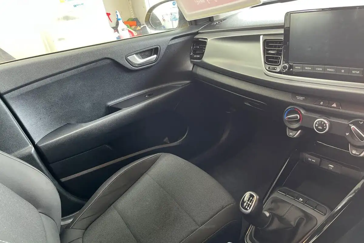 2023-kia-rio-10-t-gdi-2-big-18