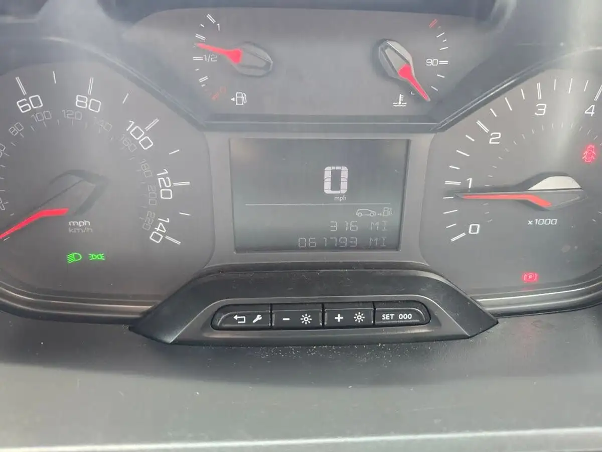 2019-peugeot-partner-15-bluehdi-1000-professional-100ps-eu6dt-panel-big-16