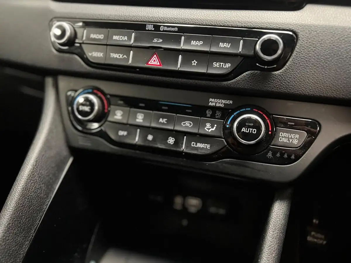 2018-kia-niro-16-gdi-3-156kwh-16-alloy-wheels-big-15