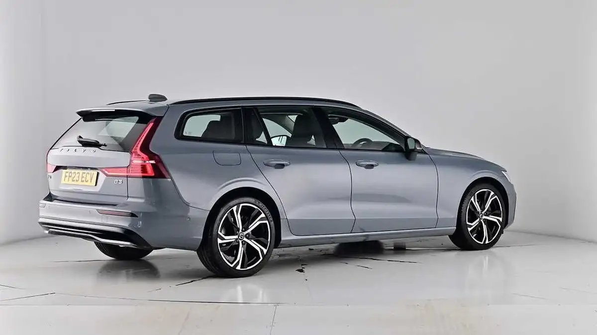 2023-volvo-v60-20-b3-plus-station-wagon-big-77