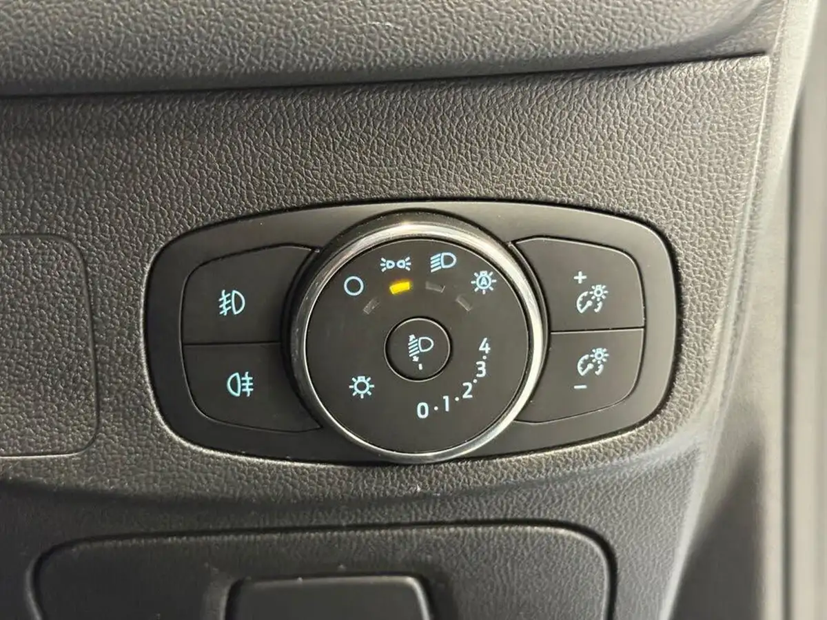 2019-ford-focus-15t-st-line-estate-big-34