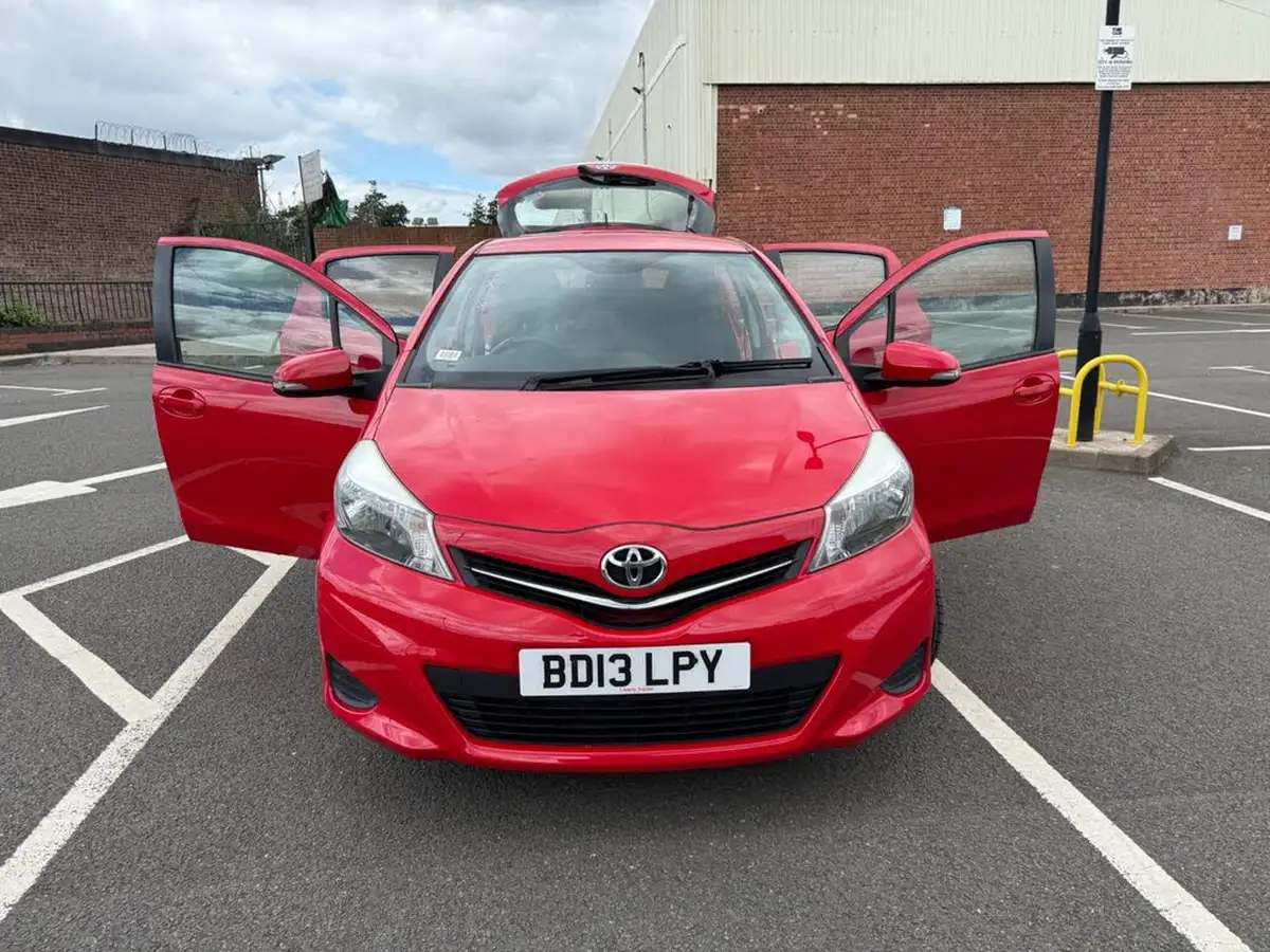 2013-toyota-yaris-133-tr-vvt-i-5d-big-6