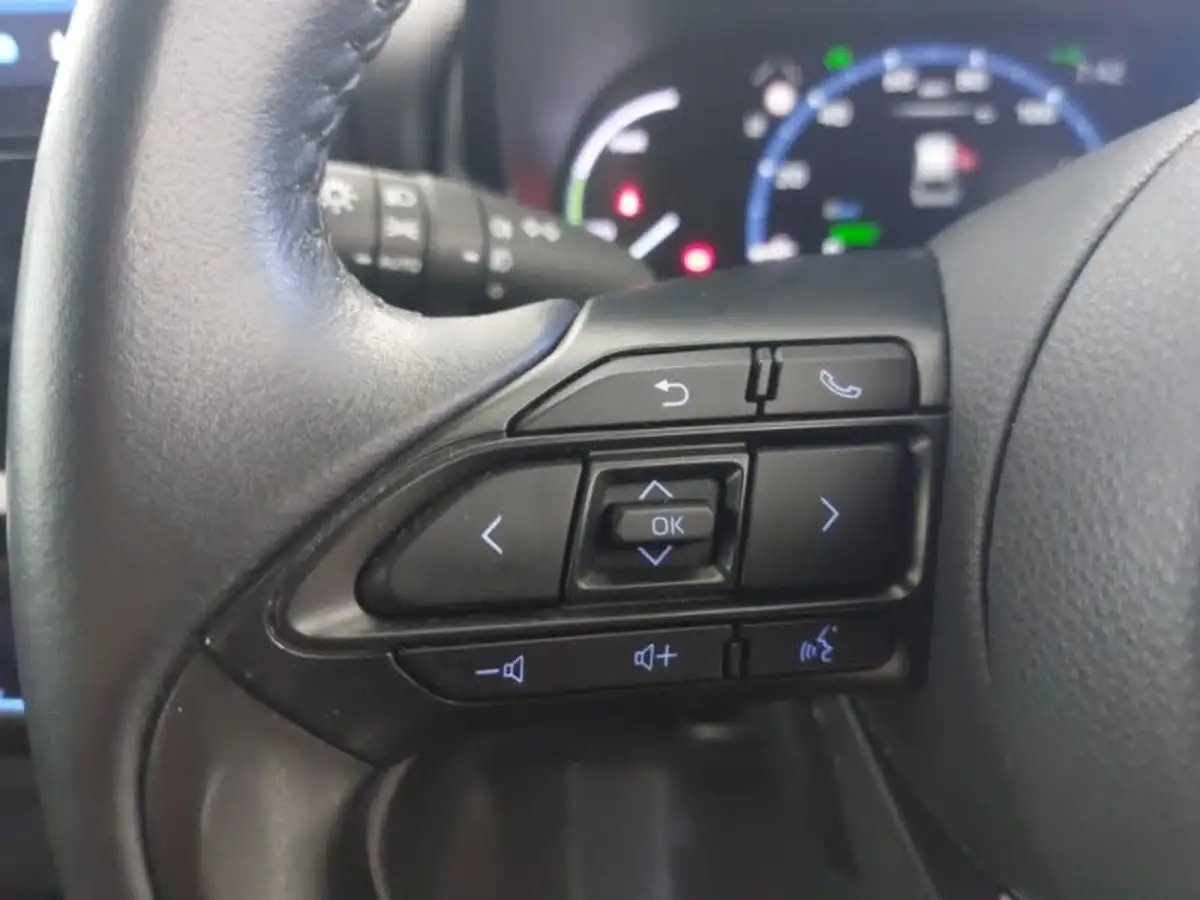 2022-toyota-yaris-15-vvt-i-design-panoramic-roof-big-11