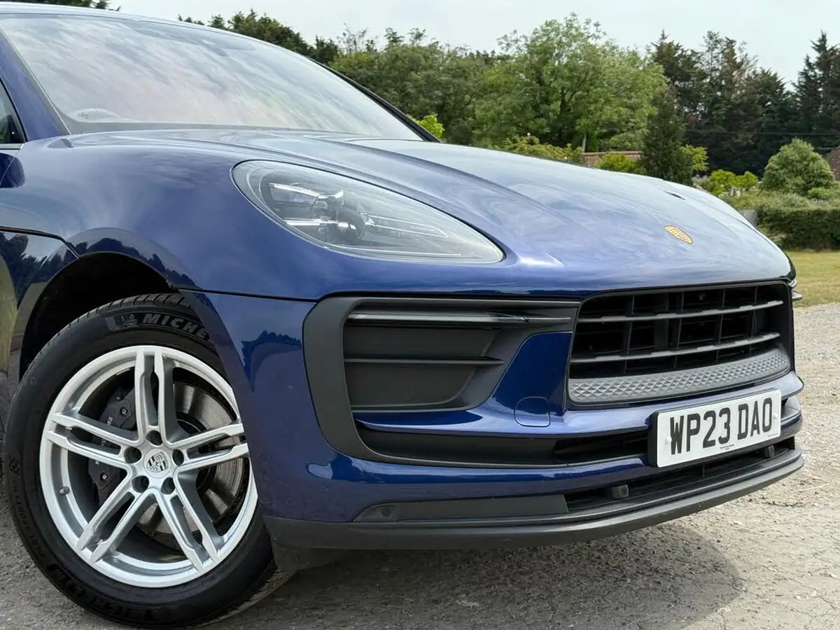 2023-porsche-macan-20-big-41