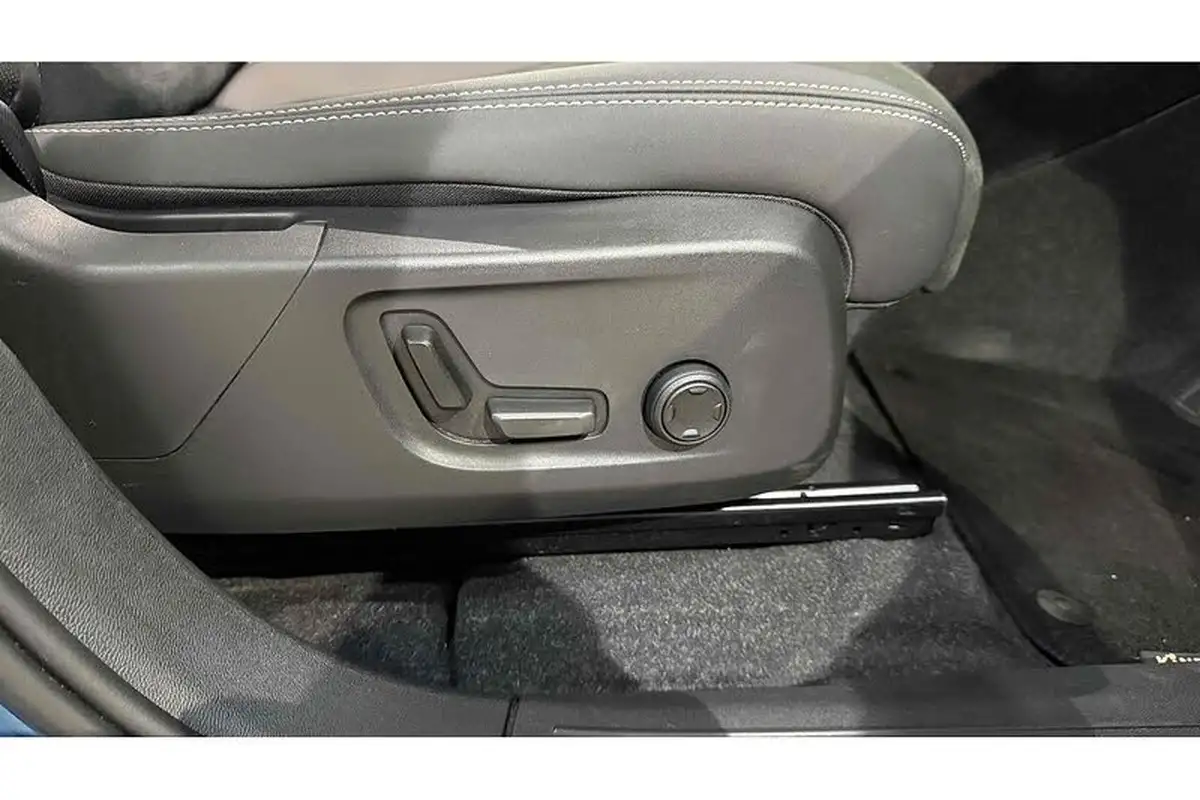 2022-volvo-c40-e-twin-recharge-pro-big-31