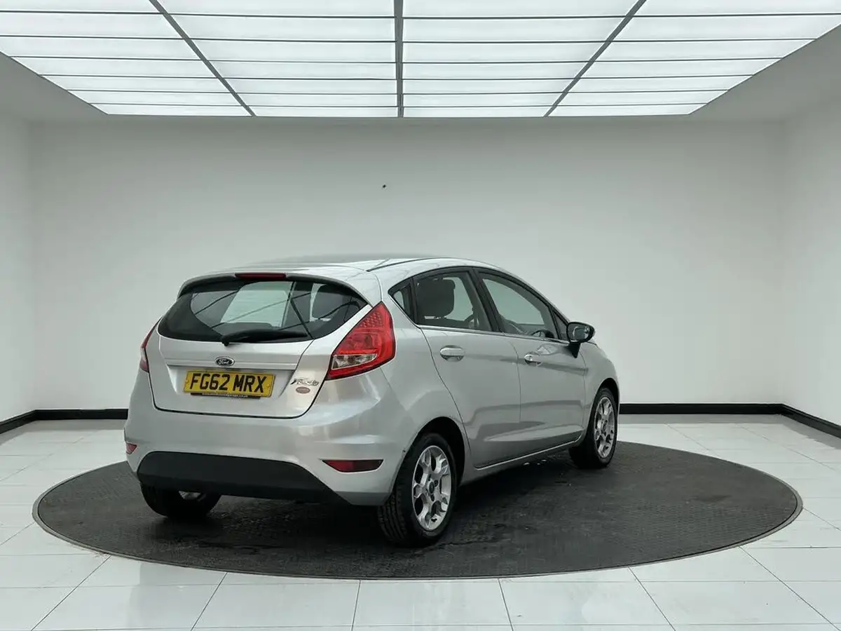 2012-ford-fiesta-125-zetec-5d-big-5