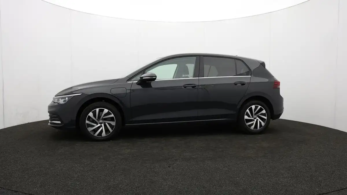 2023-volkswagen-golf-14-tsi-ehybrid-style-big-61