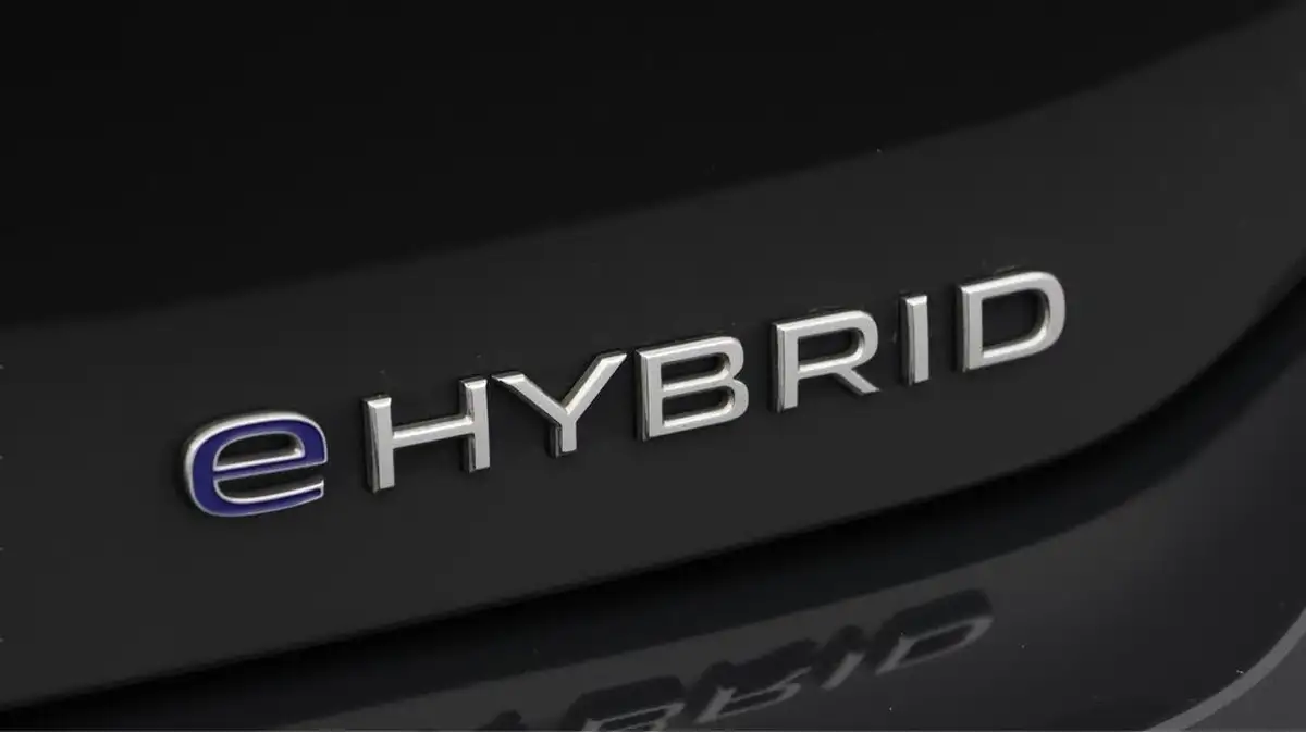 2023-volkswagen-golf-14-tsi-ehybrid-style-big-21