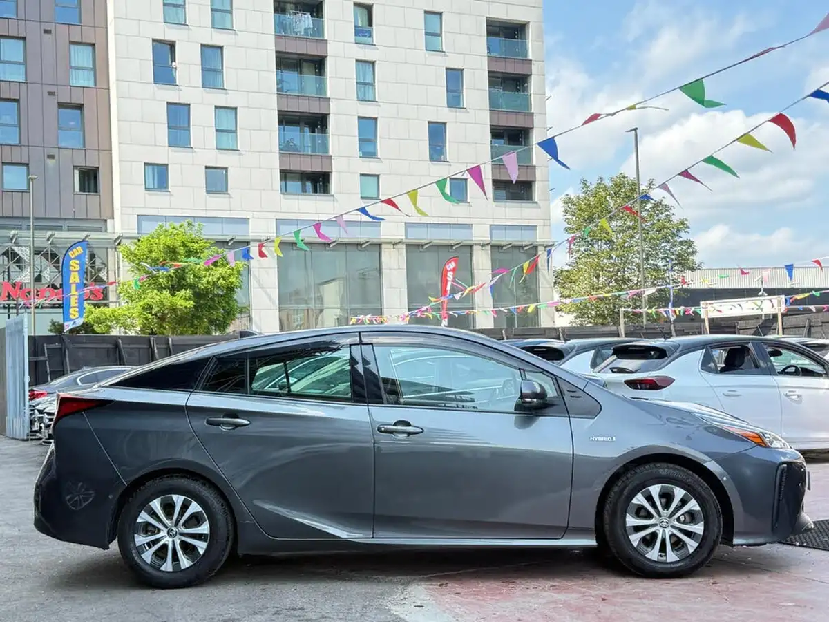 2019-toyota-prius-big-10
