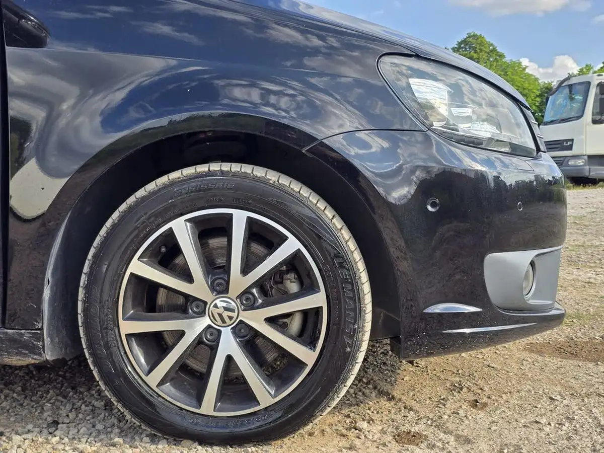 2014-volkswagen-touran-big-29