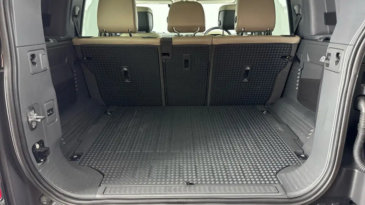 2020-land-rover-110-defender-20-d240-hse-110-big-14