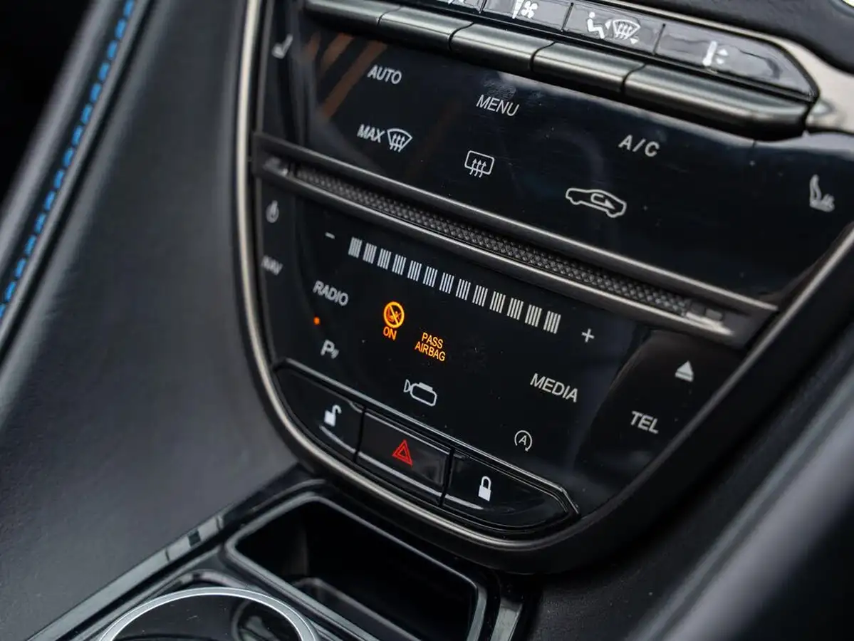 2019-aston-martin-db11-big-15