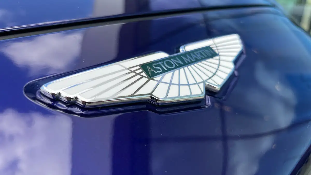 2022-aston-martin-dbx-40-v8-big-14