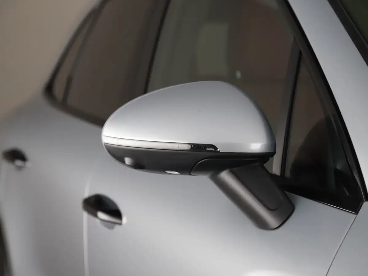 2021-porsche-macan-30-s-big-32