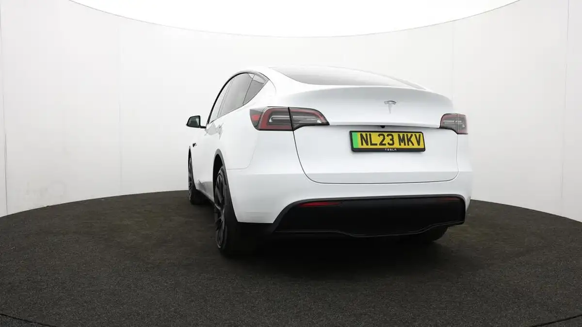 2023-tesla-model-y-e-rwd-big-35