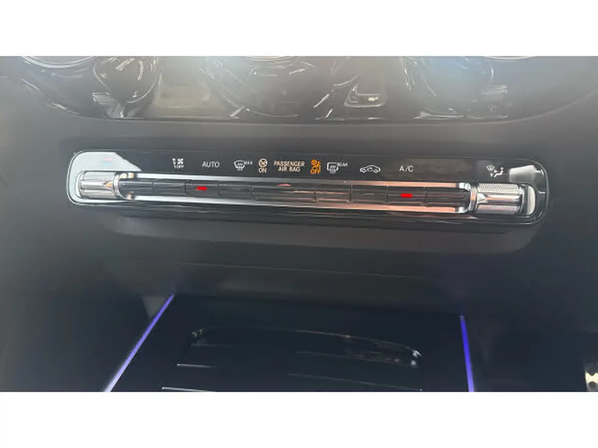 2024-mercedes-benz-gla-class-13-gla-200-amg-line-executive-big-33