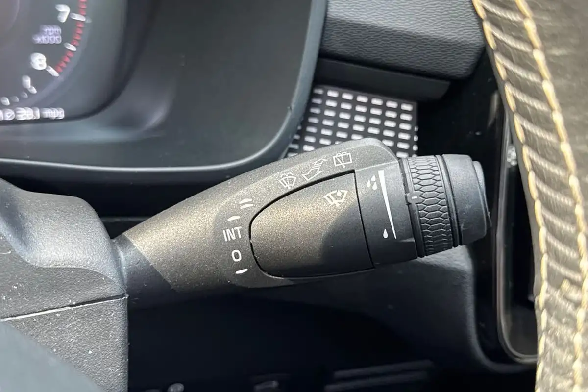2021-volvo-xc40-15-t3-r-design-161bhp-big-27