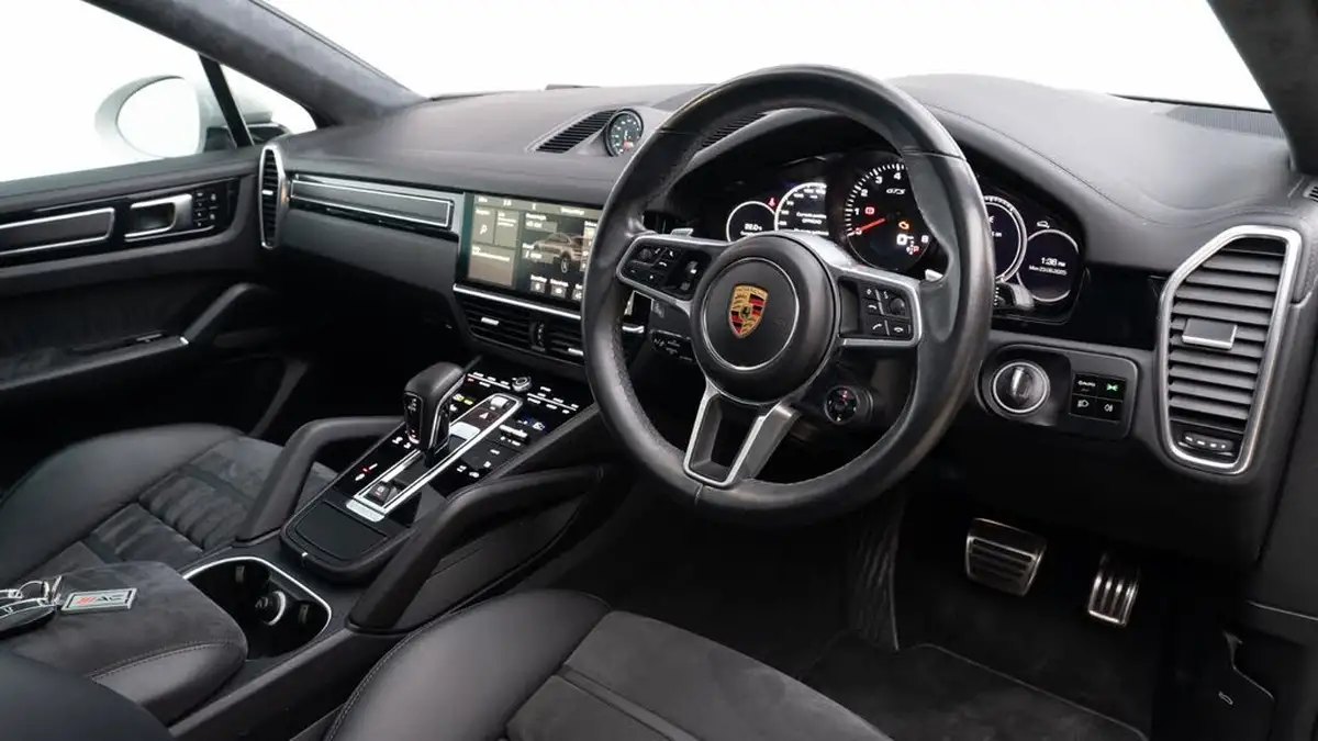 2020-porsche-cayenne-40-v8-gts-coupe-big-16
