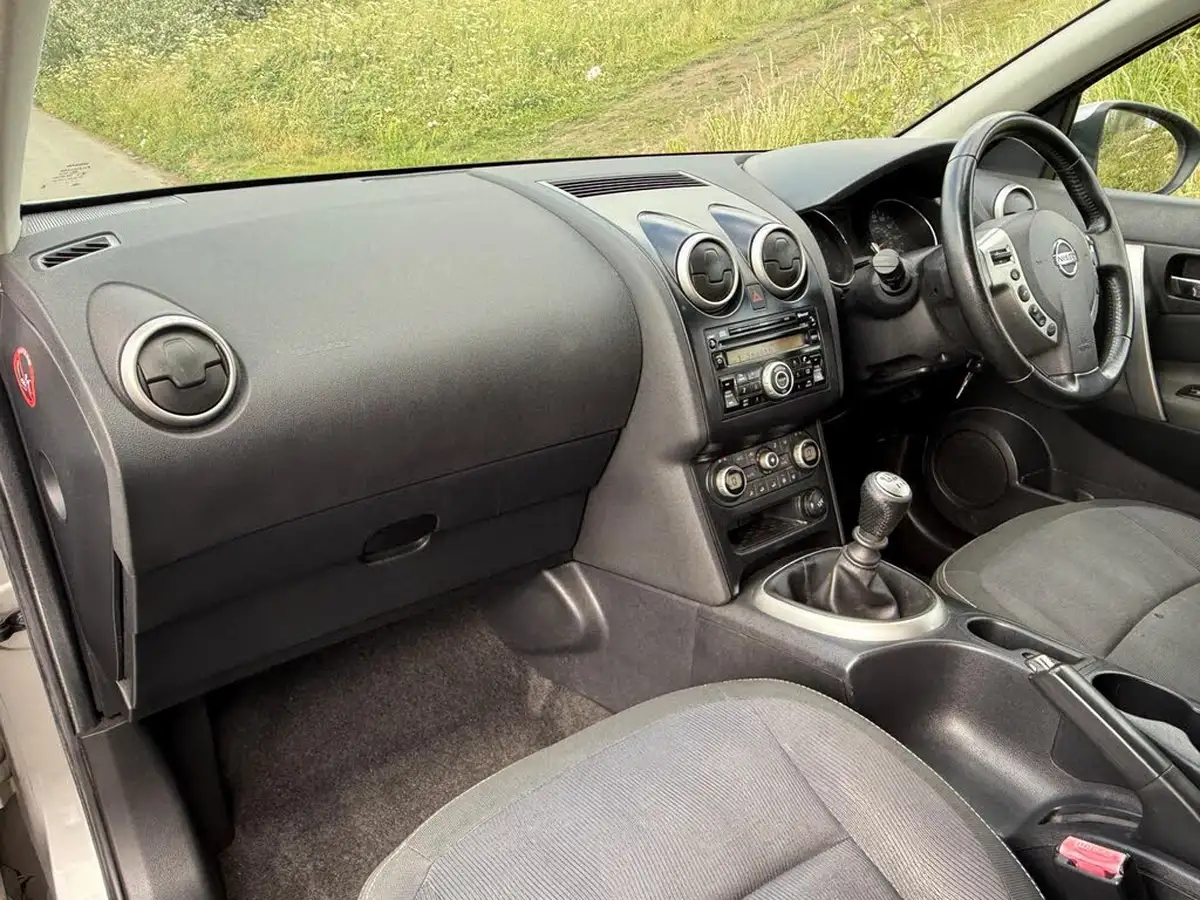 2010-nissan-qashqai-15td-acenta-big-12