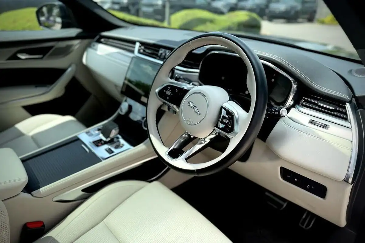 2023-jaguar-f-pace-20-p250-r-dynamic-se-black-big-41