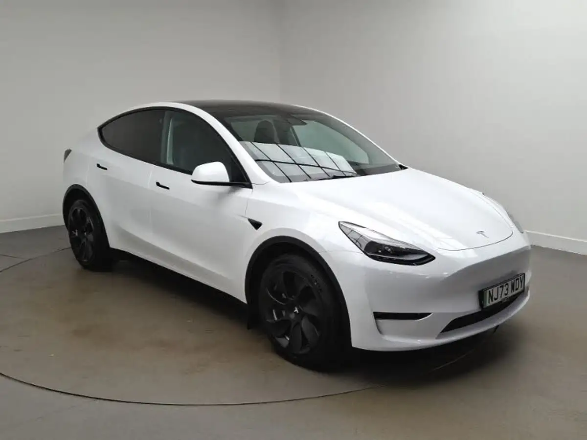 2023-tesla-model-y-e-long-range-big-12